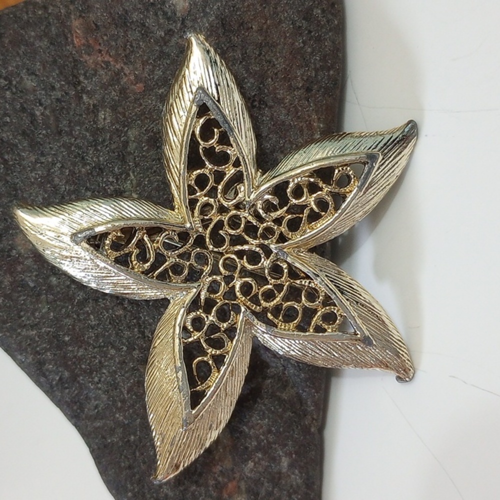 Vintage Gerrys Signed Starfish Brooch Gold Tone Textured Filigree Nautical Beach